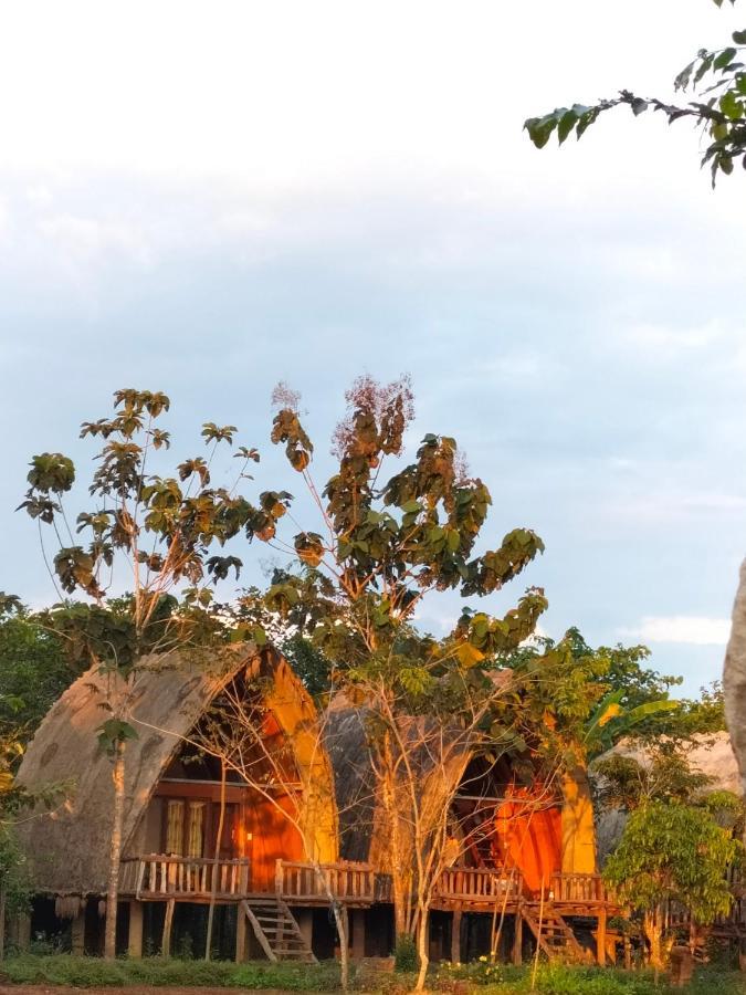 Rice Straw Green Lodge- Resort Quan Tom Bagian luar foto
